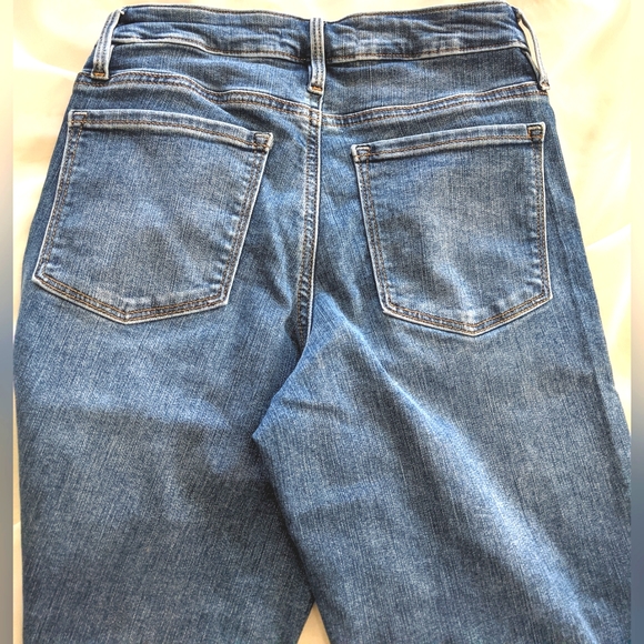 Athleta Sculptek Slim Lapis Wash Crop Jeans - Picture 5 of 8